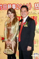 幻灯：熊黛林香肩斜露艳压群芳 大赞吴君如功力高