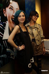 组图：Twins上海宣传新专辑 谈及感情阿娇称随缘