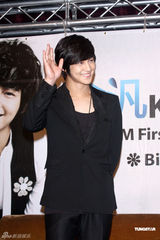 幻灯组图：韩版F4成员金范赴台湾举行粉丝见面会