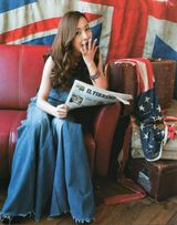 组图：板野友美生活写真随性慵懒 樱唇诱人