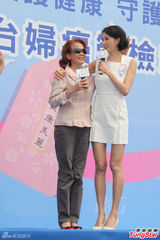 组图：林志玲紧身护士装秀身材 否认任唱歌评委