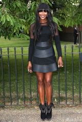 组图：黑珍珠被抢男友后亮相 捧场派对心情大好