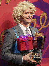 高清图：贾斯汀夸张搞怪造型哈佛领年度风云男性奖