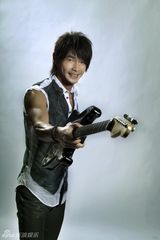 高清组图：黄品源新专辑写真曝光 化身吉他英雄