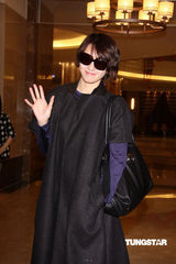 组图：梁咏琪黑超出席亚太影展 杨谨华低胸抢镜