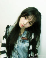 组图：武大女神微博走红 清新甜美运动风