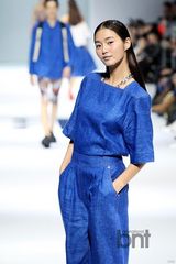 组图：孔孝真CL等助阵时装周 李秀赫亮相T台