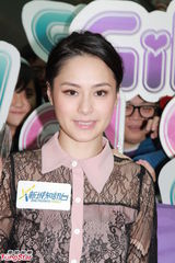 组图：阿娇短裙现身原创歌大热唱