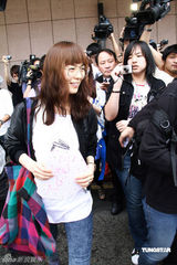 组图：韩组合WonderGirls抵台 便装亮相秀中文