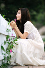 高清组图：徐立2010全新写真 与花结缘美不胜收