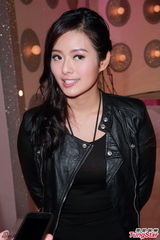 组图：杨诗敏情人节有约 许亦妮信一见钟情