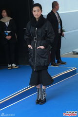 组图：方逸华跪拜邵逸夫 刘德华张学友致祭