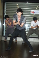 组图：Lollipop F苦练流行音乐奖特别表演