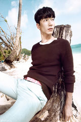 组图：张亮张悦轩父子拍摄时尚大片 酷帅有型