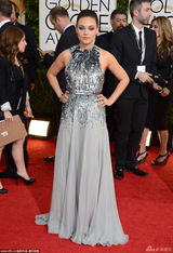 组图：金球奖女星红毯 沃特森露背亚当斯八字奶