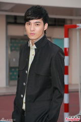 组图：曾沛慈SpeXial为新剧造势 与学生拼球技