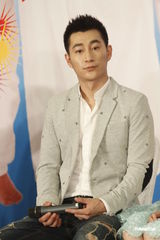 组图：张翰称新欢是小狗 与郑爽是朋友关系