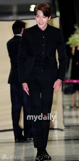 组图：金宇彬孙贤周等参加崔元英沈伊英婚礼