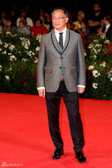 组图：杜琪峰《夺命金》首映 胡杏儿长裙华丽