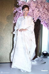 组图：TVB女星陈爽穿日式礼服结婚 强调自己很爱国