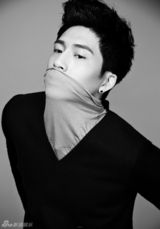 组图：井柏然写真化身明媚雅痞男士