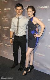 幻灯图集：《月食》登陆德国 斯图尔特秀身材