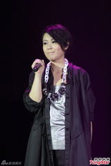 组图：刘若英分享爱情体会 自曝恋爱失败多次