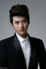 组图：韩承羽优雅大片 展现年轻版绅士的品格