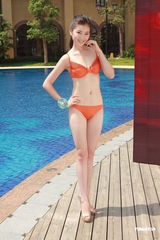 组图：中华小姐泳装照拍摄 选手血糖过低险晕倒