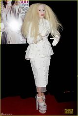 组图：Gaga变白面天山童姥 金毛狮王发型雷人