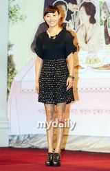 组图：朴正雅Alex等出席新剧《笑吧，东海》记者会