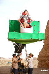 幻灯图：张梓琳成广告新宠 演蜘蛛精秀长腿