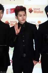 高清组图：韩团2NE1Beast等亮相Melon音乐颁奖礼