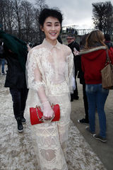 组图：陈燃透视装成焦点 复古时尚显东方魅力