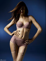 组图：南非超模珍娜-皮特森性感内衣写真