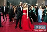 组图：众星情侣夫妻档携手奥斯卡红毯拼恩爱