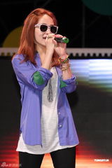 组图：萧亚轩昆凌等港台百位明星同台为公益开唱