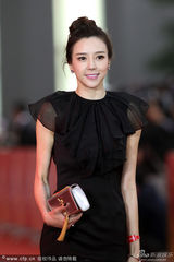 北京电影节红毯黯淡 章子怡灿笑蒋雯丽似修女