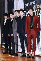 组图：李敏镐红装宣传《继承者》 主创华丽齐聚