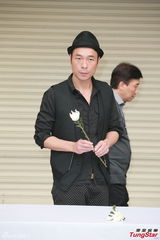 组图：谢霆锋陈慧琳等红馆开唱 悼念张耀荣