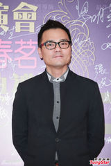 组图：章子怡火红包身裙挽手梁朝伟 宗师夺4奖