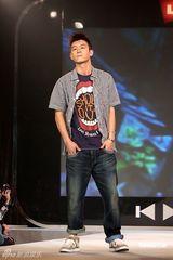 幻灯图：陈冠希蔡依林时隔三年再同台 走秀不碰面