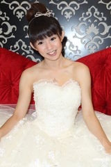 组图：郭书瑶征选MV男主角 白婚纱亮相纯洁美丽