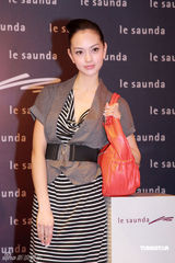 幻灯图：李彩华泰国买楼  Jessica C等名模走秀