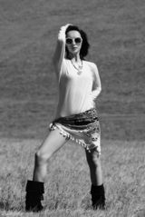 组图：青年演员韩晓拍摄率性自然写真 