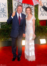 高清组图：哈里森-福特携女友卡丽斯塔亮相红毯