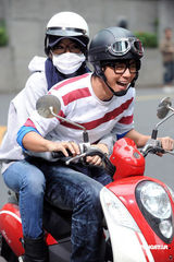 幻灯：罗志祥邀300粉丝拍MV 耍浪漫宠溺女友