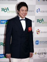 高清图：少女时代等出席首尔文化艺术大奖颁奖典礼