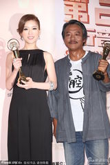 组图：李娅莎获台语女歌手奖 大哭感谢观音菩萨