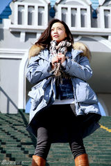 组图：于小磊冬日阳光写真演绎微笑天使